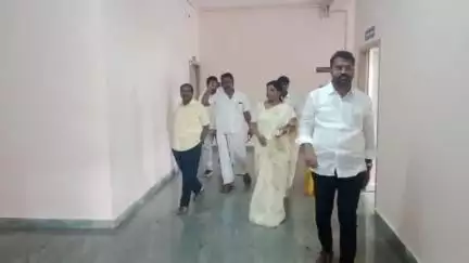 மதுராந்தகம்: நகர மன்ற கூட்டத்தில் பெண் உறுப்பினரை ஒருமையில் பேசிய திமுக செயலாளர் - காவல் நிலையத்தில் பரபரப்பு  புகார்