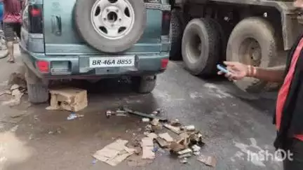 सोनो: झुमराज बाबा मोड़ के पास लग्जरी वाहन से बरामद हुए दो कार्टून विदेशी शराब