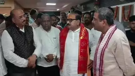 ସମ୍ବଲପୁର ମ୍ୟୁନିସିପାଲଟି: ଆରଡିସି କାର୍ଯ୍ୟାଳୟରେ ବୀର ସୁରେନ୍ଦ୍ର ସାଏଙ୍କ ପ୍ରତିମୂର୍ତ୍ତିର ଉଦଘାଟନ କଲେ କେନ୍ଦ୍ର ଶିକ୍ଷାମନ୍ତ୍ରୀ ଧର୍ମେନ୍ଦ୍ର ପ୍ରଧାନ