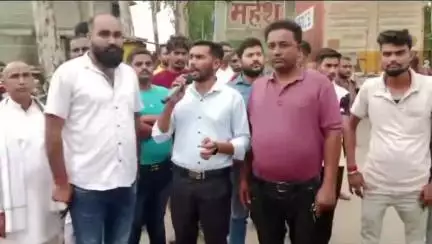 सिंगरौली: जिले में सड़क दुर्घटनाओं पर अंकुश लगाने के लिए संयुक्त संघर्ष मंच ने परसौना में की बैठक