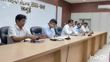 जमुई: DM ने सभा कक्ष में आयोजित जनता दरबार में सुनी फरियादियों की फरियाद, कई मामलों का ऑन-द-स्पॉट किया निष्पादन
