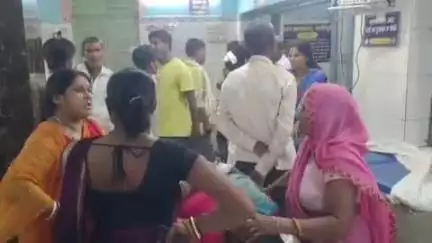 हाजीपुर: देसरी थाना क्षेत्र के धर्मपुर राम में पड़ोसी ने माँ-बेटे को चाकू मारकर किया घायल