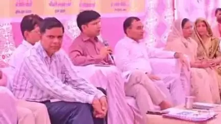 संभल: विकासखंड असमोली के एचौड़ा कंबोह में जिलाधिकारी की अध्यक्षता में जन चौपाल का आयोजन, गांव की समस्याओं का हुआ समाधान