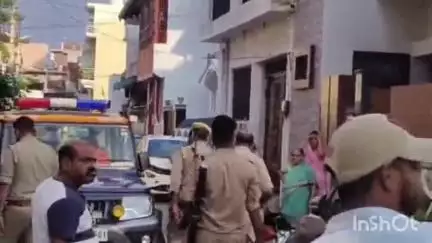 नजीबाबाद: नजीबाबाद के सावित्री एनक्लेव कॉलोनी में रिवाल्वर से कुत्ते की हत्या, कॉलोनी में दहशत का माहौल
