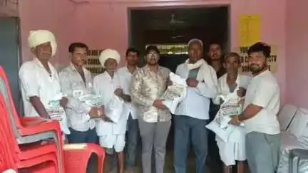 पिड़ावा: सारंगाखेड़ा में गरीब किसानों को नि:शुल्क बीज किट का वितरण किया गया