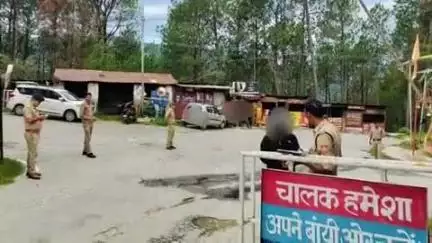 पिथौरागढ़: कोतवाली पुलिस ने जाजरचिंगरी से अवैध अंग्रेजी शराब के साथ दो दुकान संचालकों को किया गिरफ्तार