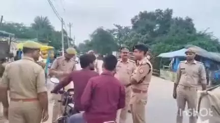 बिधूना: अछल्दा कस्बा के नहर पुल पर मोहर्रम को लेकर चलाया गया सघन वाहन चेकिंग अभियान, मौके पर सीओ रहे मौजूद
