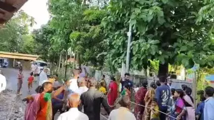 উদয়পুর: মহারানী হীরাপুর গ্ৰামে রথের মেলায় মুসলিম যুবকরা জল বিতরন করে যা একপ্রকার নজিরবিহীন