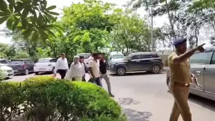 नूह: नूंह से ATM काटने वाले दंपति गिरफ्तार, पुणे में पति संग मिलकर काटा था ATM, नाम बदलकर नूंह में रह रही थी