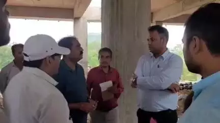 देवास नगर: देवास कलेक्टर ने निर्माणाधीन नवीन कलेक्टर कार्यालय, बस स्टैंड एवं शंकरगढ़ पहाड़ी का निरीक्षण किया