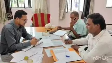 शिवहर: शिवहर प्रखंड क्षेत्र के 99% मतदाताओं के घर मतदाता पुनरीक्षण फॉर्म वितरित: बीडीओ