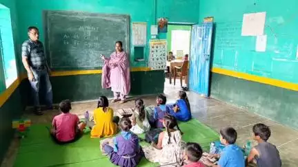 मुंगेली: एकल शिक्षकीय प्राथमिक शाला चमारी को मिले शिक्षक, बच्चों व ग्रामीणों ने जताई खुशी, शिक्षिका हेमंती परिहार पहुँची