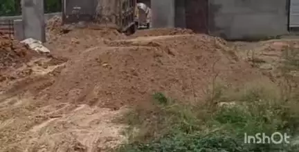 धामपुर: शेरकोट में मिट्टी से भरे डंपरों से सड़क पर मिट्टी फैलने के कारण लोगों का चलना हुआ दुश्वार, जांच कर कार्रवाई की मांग