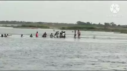 మధిర: చిన్న మండవ గ్రామంలో తీవ్ర విషాదం ఇద్దరు యువకులు మున్నేరులో గల్లంతై మృతి