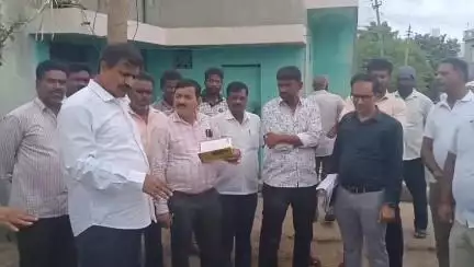 ಹನೂರು: ಶಾಸಕ ಮಂಜುನಾಥ್ ಪಟ್ಟಣದ ವಾರ್ಡ್‌ಗಳಿಗೆ ಭೇಟಿ-ಸಮಸ್ಯೆಗಳ ಆಲಿಕೆ, ಅಭಿವೃದ್ಧಿಗೆ ಭರವಸೆ