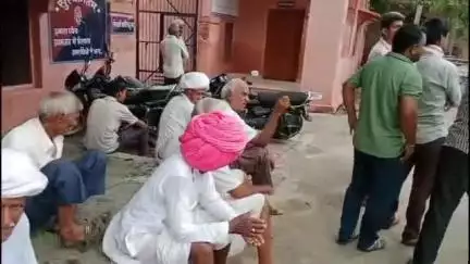 पाली: पोक्सो के मामले में जोधपुर सेंट्रल जेल में बंद युवक की मौत को लेकर परिजनों ने गुड़ा एंदला पाली थाने का किया घेराव