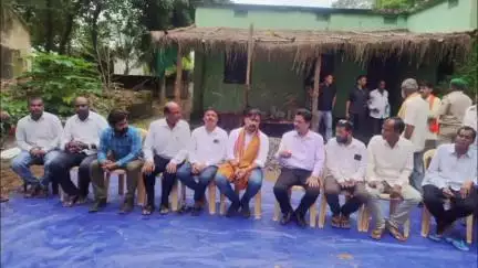 ଅମ୍ବାଭୋନା: କୁମ୍ବୋ ଠାରେ ଅମ୍ବାଭୋନା ବନାଞ୍ଚଳ ଅଧିକାରୀଙ୍କ ସହ ବନ ମହୋତ୍ସବ ପାଳନ ଅବସରରେ ଆଜି ଯୋଗଦାନ କଲେ ଭଟଲୀ ବିଧାୟକ