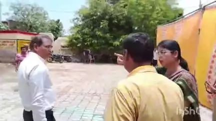 हरदोई: टड़ियावां के ग्राम गौरा डांडा में मुख्य विकास अधिकारी ने ग्रामीण चौपाल में ग्रामीणों की समस्याओं को सुना