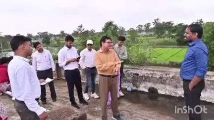 धमतरी: ग्राम छाती में मखाना खेती की तैयारियों का कलेक्टर ने लिया जायजा, गंगरेल फ्रेश बाजार स्थल का भी किया निरीक्षण