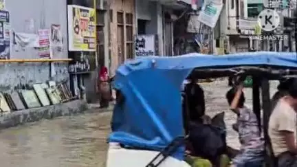 सोनीपत: बरसात से सोनीपत शहर की सड़कों पर जलभराव, वाहन चालक फंसे
