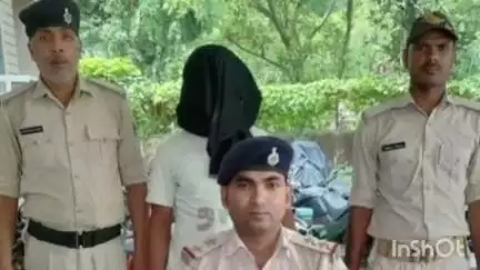 मनिहारी: बघार मिलिक से मिली गुप्त सूचना पर मनिहारी पुलिस ने 15 लीटर शराब के साथ एक तस्कर को किया गिरफ्तार