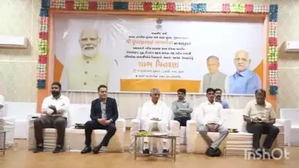 ખંભાળિયા: પ્રભારી મંત્રી કુંવરજીભાઇની અધ્યક્ષતામાં ખંભાળિયા ખાતે "અન્ન સંતૃપ્તિકરણ અભિયાન" અંતર્ગત કાર્યક્રમ યોજાયો.