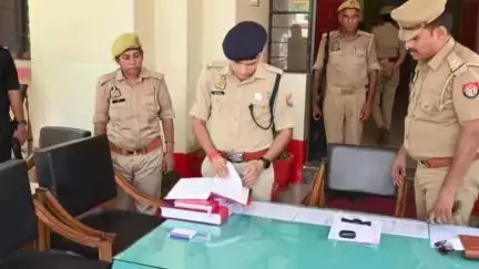 महाराजगंज: आगामी मोहर्रम व श्रावण मास को लेकर SP ने घुघली थाने का आकस्मिक निरीक्षण किया