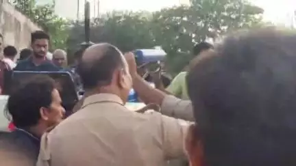 मिर्ज़ापुर: जिगना थाना क्षेत्र के रामपुर हंसवार में ट्रैक्टर ट्राली के धक्के से बाइक सवार युवक की हुई मौत, वह इकलौता पुत्र था