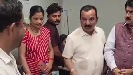 मुलताई: बस और कंटेनर की टक्कर में घायल मरीजों से मिलने पहुंचे अस्पताल प्रभारी मंत्री