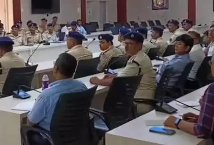 पूर्णिया पूर्व: महानंदा सभागार में मुहर्रम को लेकर डीएम और एसपी ने अधिकारियों के साथ की बैठक