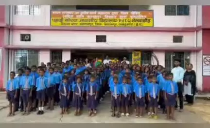 बलरामपुर: पहाड़ी कोरवा आवासीय विद्यालय पहुँची प्रभारी सचिव श्रीमती कंगाले, बच्चों से किया सीधा संवाद