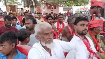 बैरिया: उत्तरी पटजिरवा में सरकार बनाओ अधिकार पाओ कार्यक्रम का आयोजन, उमड़ी ग्रामीणों की भीड़