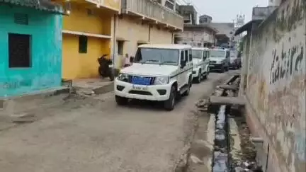 बेरमो: मुहर्रम पर्व को लेकर बेरमो पुलिस ने सड़क व मोहल्ले में किया फ्लैग मार्च, शांतिपूर्ण ढंग से मनाने की अपील
