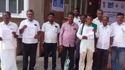 நாமக்கல்: ஆட்சியர் அலுவலகத்தில் சட்டத்துக்கு புறம்பாக இயங்கும் கல் குவாரிகளை தடை செய்ய வேண்டும் கோக்கலை பொதுமக்கள் மனு அளித்தனர்