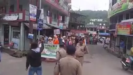 द्वाराहाट: द्वाराहाट पिरामिड मेडिटेशन संस्था ने आज नगर में निकाली शांति यात्रा, जनता को अहिंसा के प्रति किया जागरूक