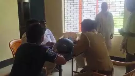 खजनी: खजनी में बीआरसी के पीछे महिला का सिर कूचकर फेंका गया, हैवानियत की आशंका, गंभीर हालत में मेडिकल कॉलेज में भर्ती
