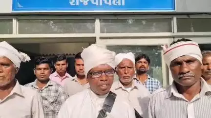 નાંદોદ: રાજપીપલા કલેક્ટર કચેરી ખાતે ડેડીયાપાડા તાલુકા અલગ અલગ ગામેથી જમીન બાબતેઆવેદનપત્ર આપ્યું.