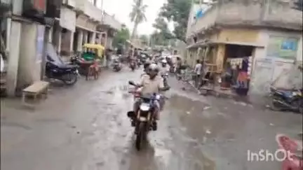 राजमहल: राजमहल थाना क्षेत्र में मुहर्रम पर्व को लेकर पुलिस ने निकाला फ्लैग मार्च, शांतिपूर्ण तरीके से मुहर्रम मनाने की अपील