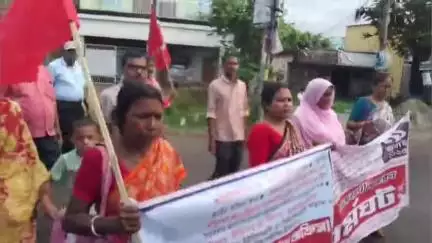 গাজোল: CITU উদ্যোগে ৮ দফা দাবি নিয়ে ১ টি পদযাত্রার মধ্য দিয়ে গাজোল বিদ্যুৎ দপ্তরে ডেপুটেশন প্রদান কর্মসূচি হয়