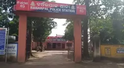 ଅନୁଗୋଳ: ବଅଁରପାଳ ଛକ ନିକଟରେ ମଦ୍ୟପାନ କରି ଟ୍ରକ୍ ଚଳାଉ ଥିବାରୁ ଗାଡି ଜବତ; ଜଣେ ଅଟକ