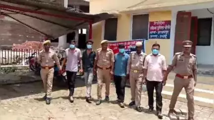 सवायजपुर: हरपालपुर पुलिस ने युवक से गाली-गलौज कर मारपीट करने के 4 आरोपियों को किया गिरफ्तार