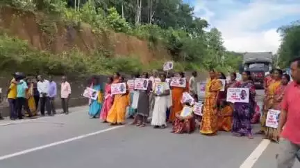 কমলপুর: গত ১৭ই জুন কমলপুরের আশিস চন্দ্র দাস হত্যাকাণ্ডের বিচার চেয়ে আজ আবারও উত্তপ্ত হয়ে উঠল ২০৮ নং জাতীয় সড়ক