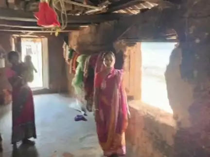 মেদিনীপুর: মেদিনীপুর সদরে ঝরিয়াতে ফের হাতির হামলা, বর্ষার সময় মাটির বাড়ি ভেঙে দিল হাতি !