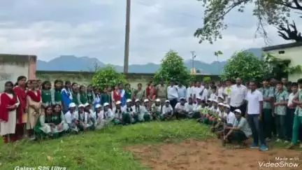 ଲକ୍ଷ୍ମୀପୁର: ସରକାରୀ ଉଚ୍ଚ ମାଧ୍ୟମିକ ବିଦ୍ୟାଳୟ ଓ ବନ ବିଭାଗ ପକ୍ଷରୁ ବନ୍ଧୁଗାଁ ସଦରମହକୁମାରେ ବୃକ୍ଷ ରୋପଣ ଅନୁଷ୍ଠିତ
