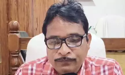 ନୂଆପଡା: ଖଡ଼ିଆଳ ବିଡ଼ିଓଙ୍କୁ ଫୋନରେ ଧମକ ଅଭିଯୋଗ ଉପରେ ତହସିଲ ଅଫିସରେ ପ୍ରତିକ୍ରିୟା ରଖିଛନ୍ତି ବିଡ଼ିଓ