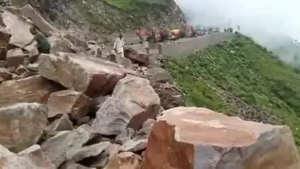 नेशनल हाइवे 707 शिलाई गंगटोली के समीप बंद