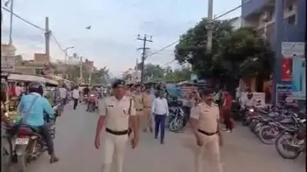 गोपालगंज: शहर में मुहर्रम पर्व को लेकर नगर थाना पुलिस का फ्लैग मार्च, एसडीएम व एसडीपीओ भी शामिल हुए