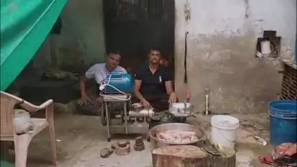 ખંભાત: ત્રણ લીમડી નાની છીપવાડ ખાતે ગેરકાયદે ગૌમાંસનું વેચાણ કરનાર 3 ઇસમો ઝડપાયા, પોલીસે 13,730 મુદામાલ જપ્ત કર્યો.