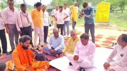 बारा: गाढ़ा कटरा में लोनी नदी जीणोद्धार कार्यक्रम में मुख्य अतिथि के रूप में विधायक बारा डॉक्टर वाचस्पति सम्मिलित हुए