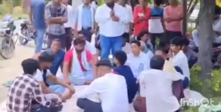 धामपुर: ढक्का करमचंद विद्युत उपकेंद्र पर समस्याओं को लेकर धरना प्रदर्शन, समाधान की मांग की गई